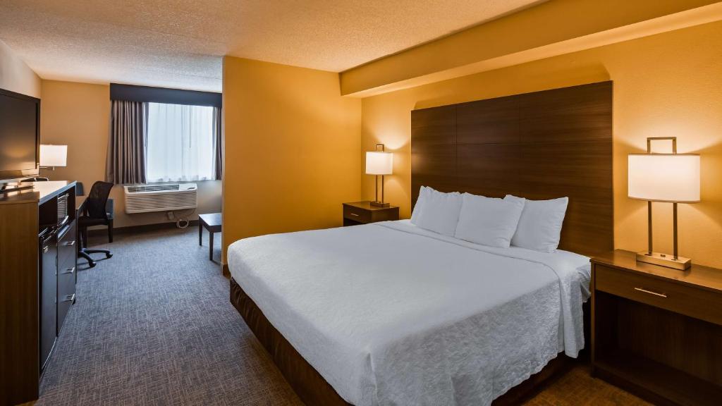 Best Western East Towne Suites photo