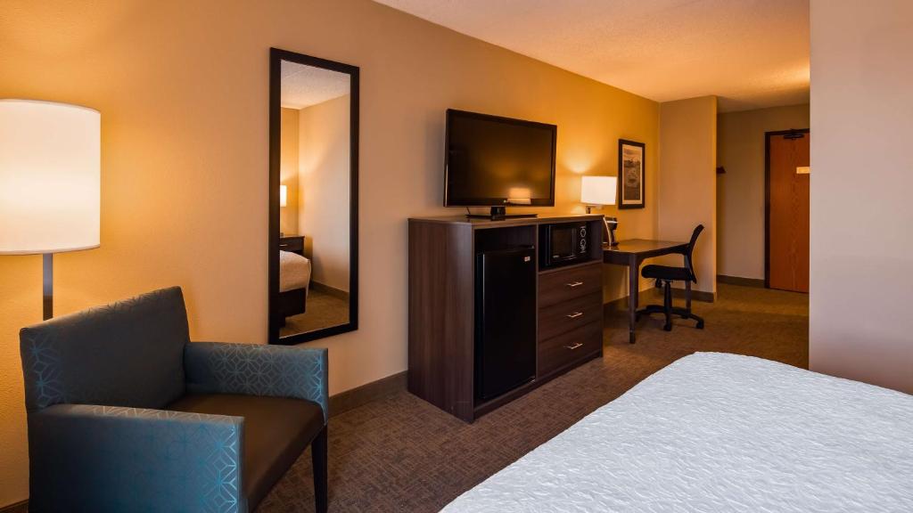 Best Western East Towne Suites photo