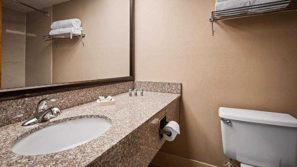 Best Western East Towne Suites photo