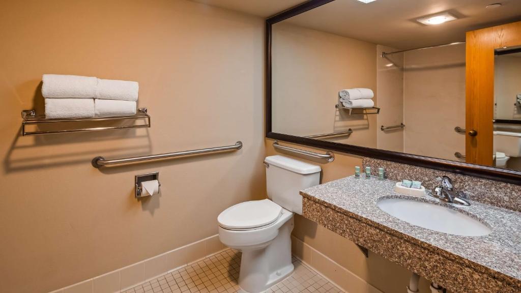 Best Western East Towne Suites photo