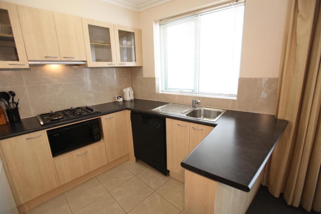 Kuchyň nebo kuchyňský kout v ubytování Melbourne CBD Central Apartment Hotel Official