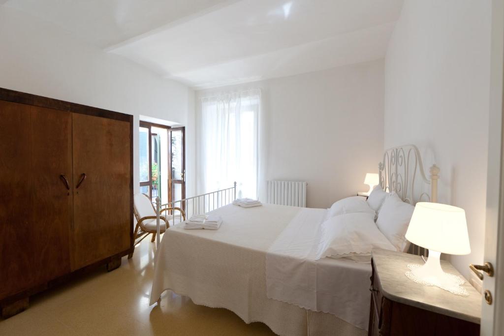 Un pat sau paturi într-o cameră la Guest Apartament Clarice