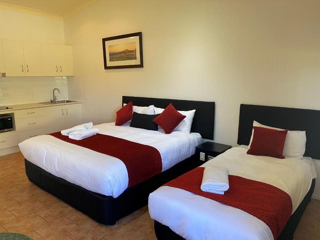 Emerald Explorers Inn - Superior King Or Twin Room