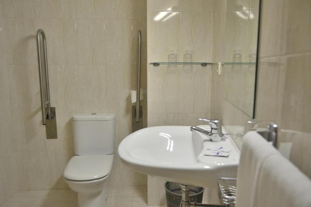 Koupelna v ubytování Hotel Almendra
