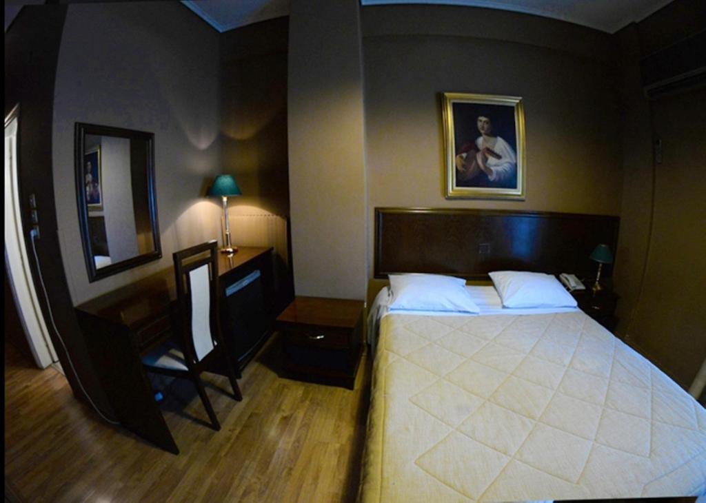 Postel nebo postele na pokoji v ubytování Nicola Hotel