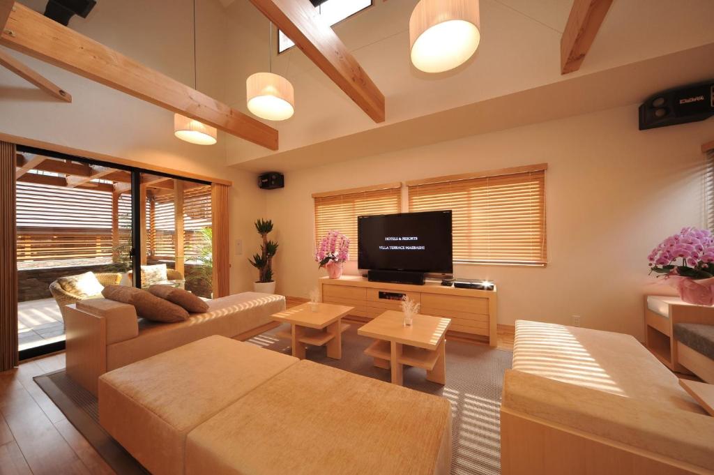 前橋的住宿－Maebashi - House - Vacation STAY 64432v，带沙发和电视的客厅