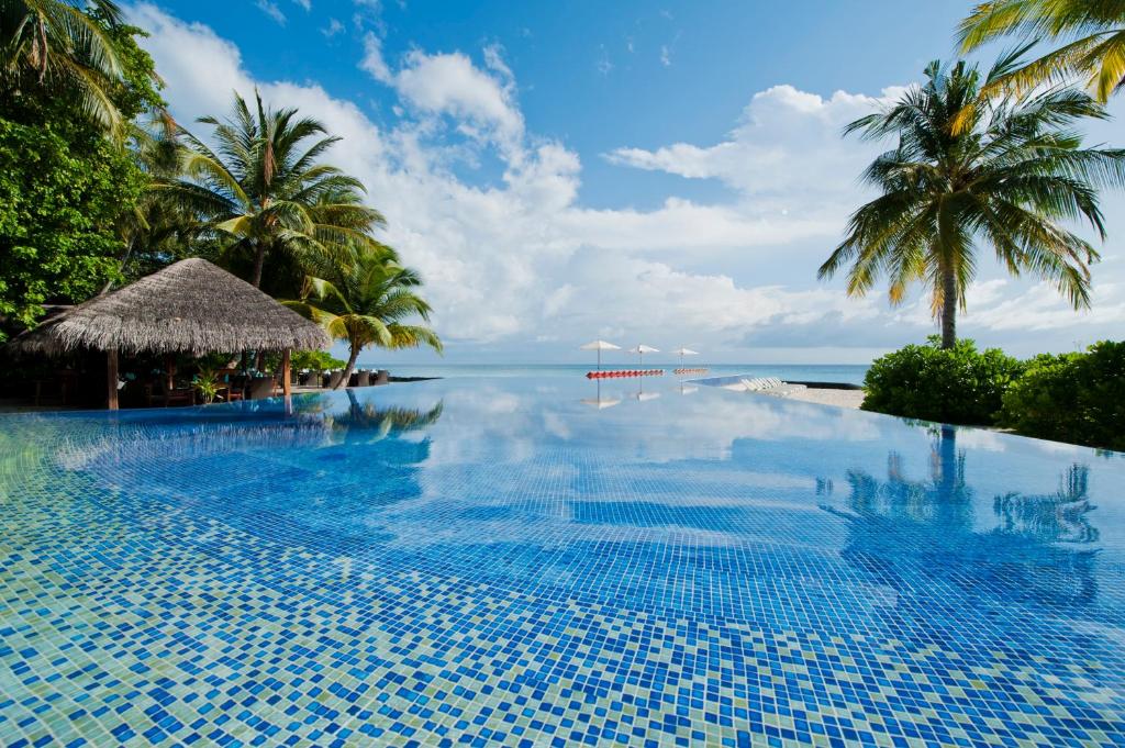 Bazén v ubytování Kuramathi Maldives nebo v jeho okolí