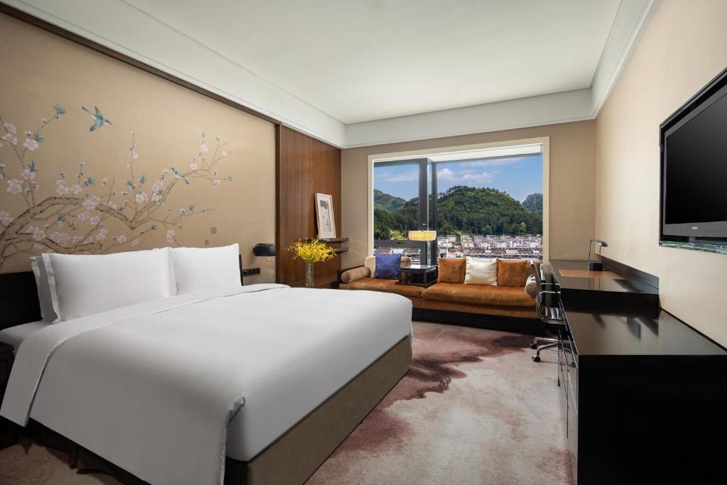 TV a/nebo společenská místnost v ubytování Crowne Plaza Huangshan Yucheng by IHG