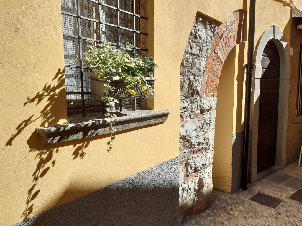 Fotografie z fotogalerie ubytování Iseo Portelle Holiday with private parking and bike storage v destinaci Iseo