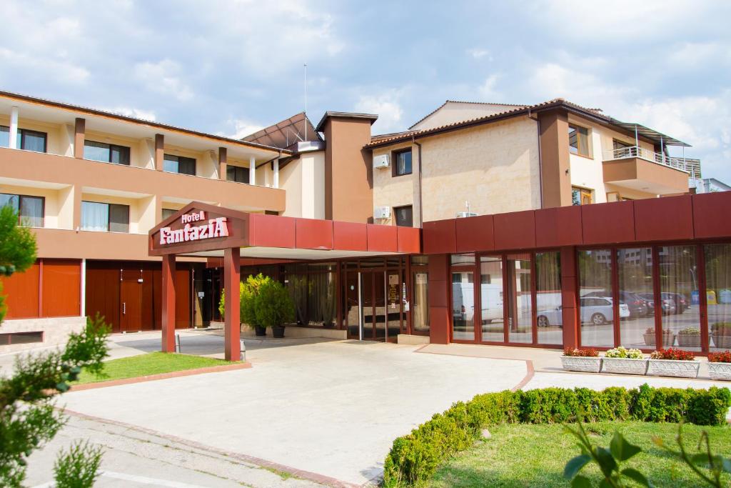 a rendering of the front of a hotel at Hotel Fantazia in Haskovo