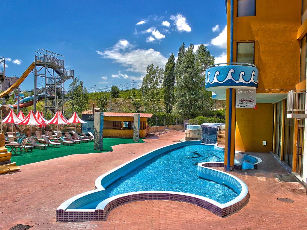 Bazén v ubytování Aquapark Hotel & Villas nebo v jeho okolí
