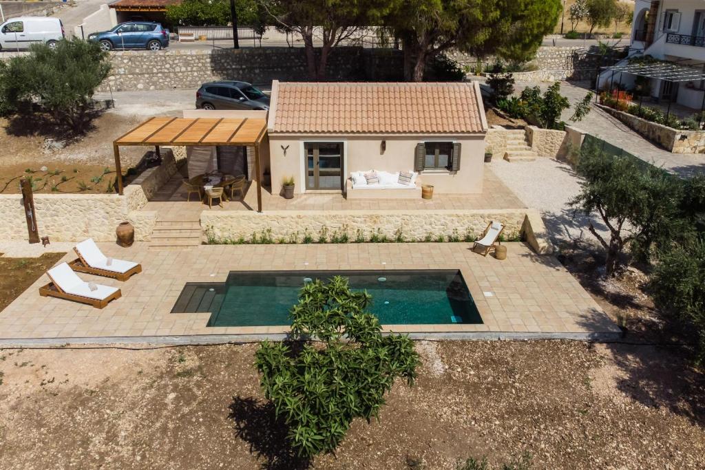 The swimming pool at or close to La Baracca