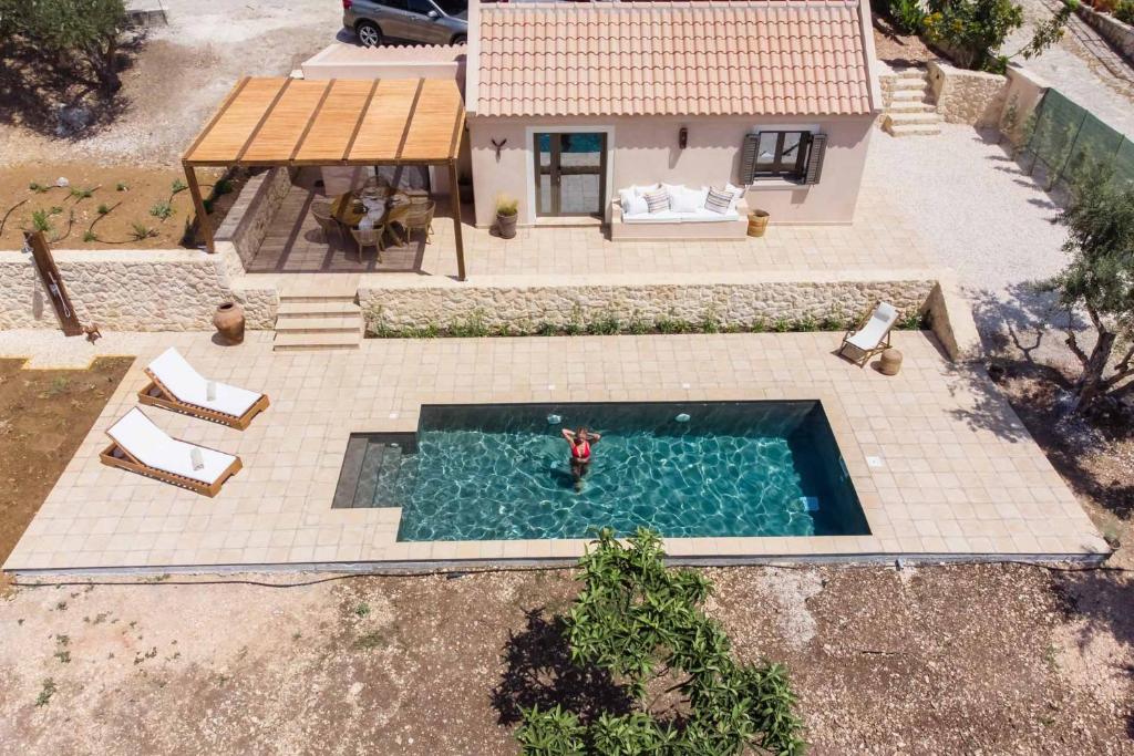 The swimming pool at or close to La Baracca