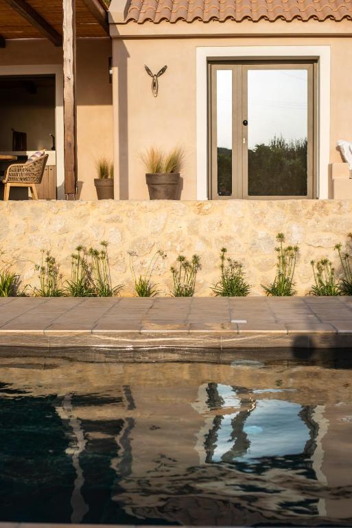 The swimming pool at or close to La Baracca