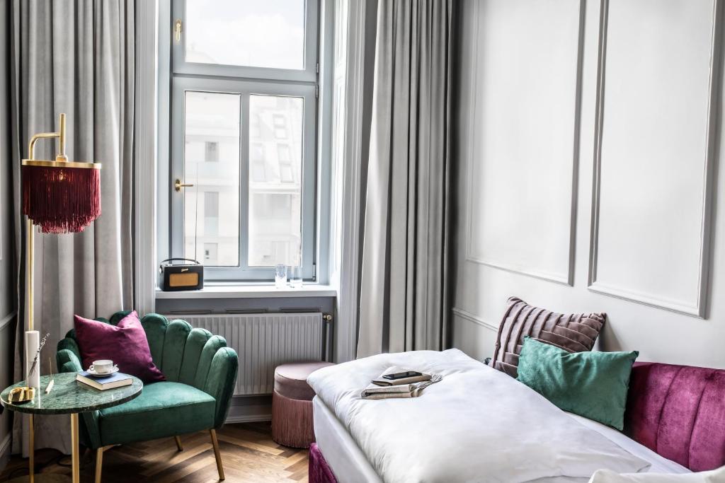 Postel nebo postele na pokoji v ubytování Hotel Josefine