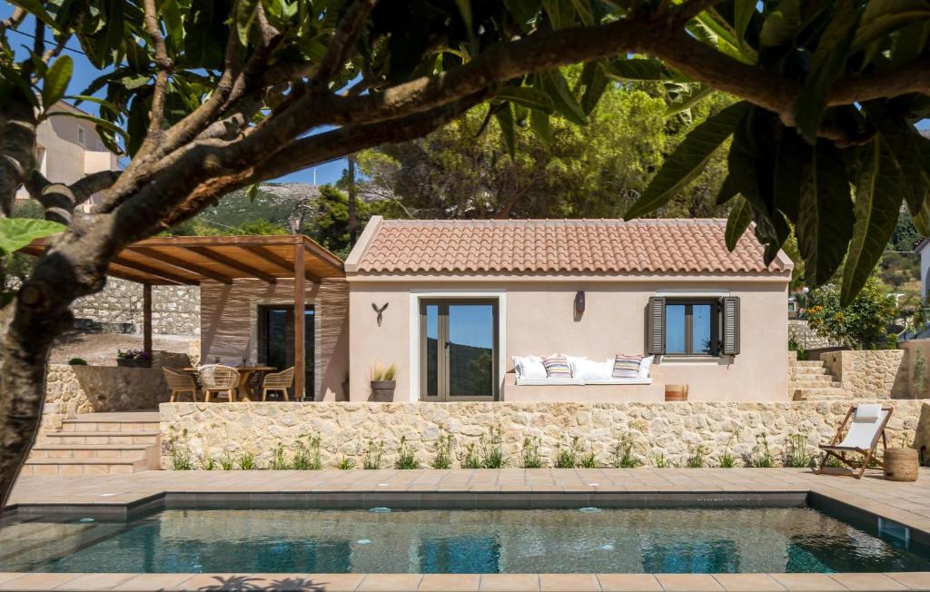 The swimming pool at or close to La Baracca