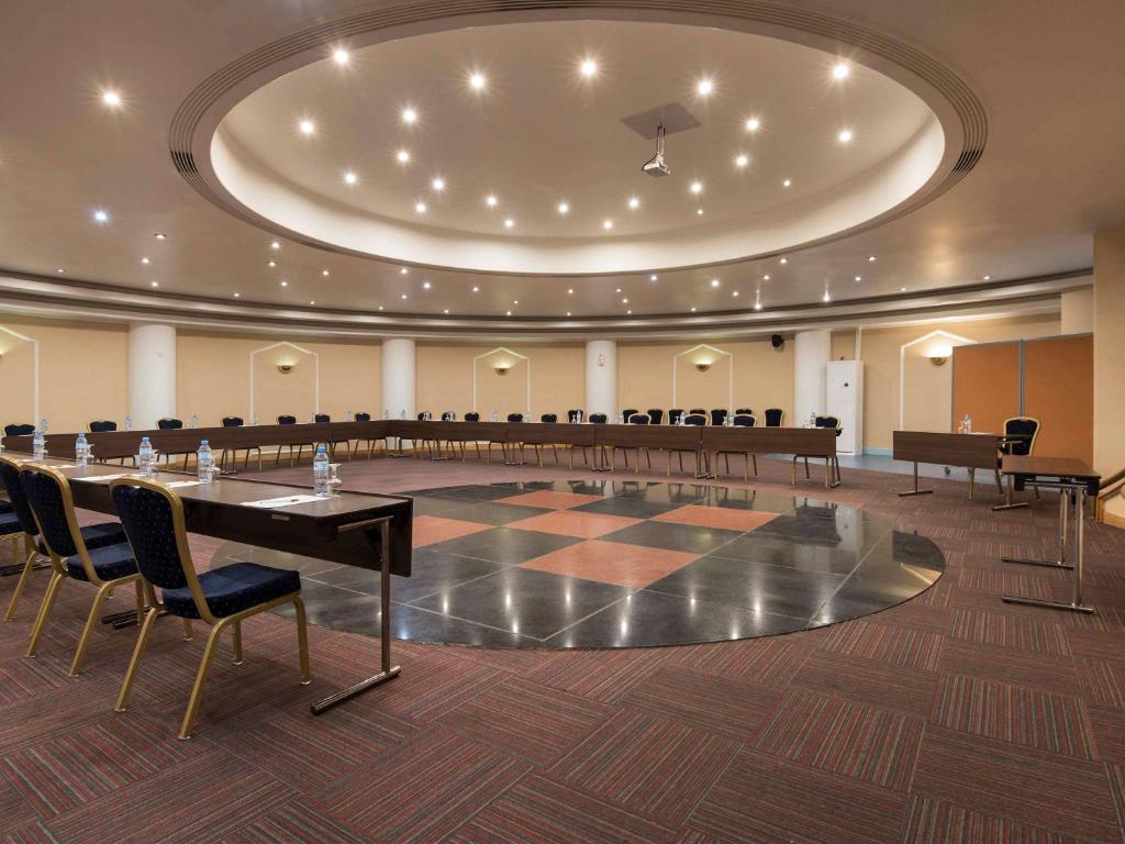 Zona business o sala de conferencias en Hotel Mercure Alger Aéroport