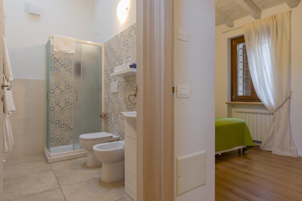 A bathroom at Giardino Giusti House & Court