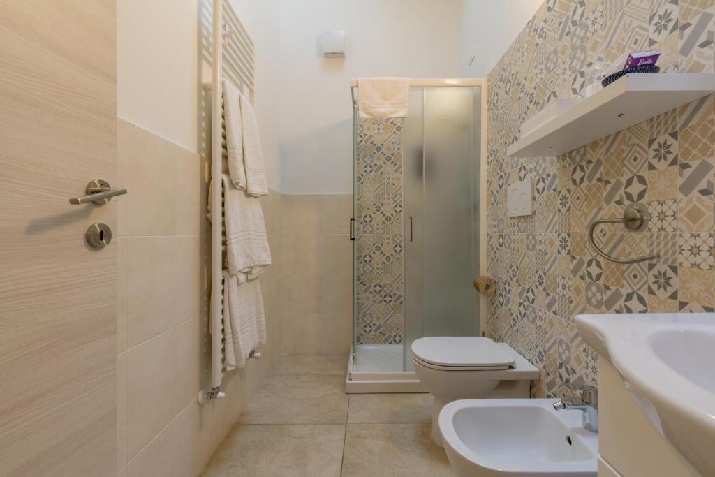 A bathroom at Giardino Giusti House & Court