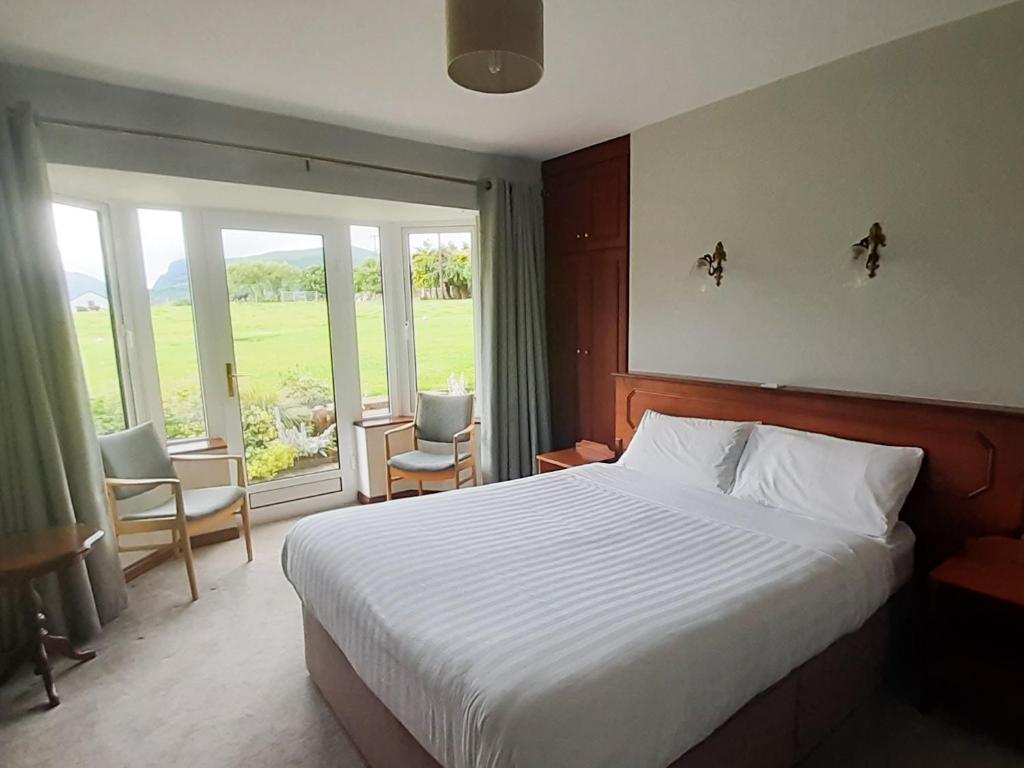 Postel nebo postele na pokoji v ubytování Inveraray Farm