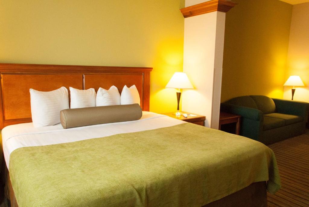 Postel nebo postele na pokoji v ubytování Best Western Plus Miami-Doral/Dolphin Mall