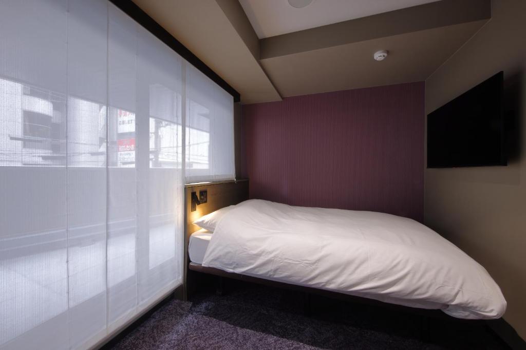 Postel nebo postele na pokoji v ubytování Hotel SUI Kobe Sannomiya by ABEST