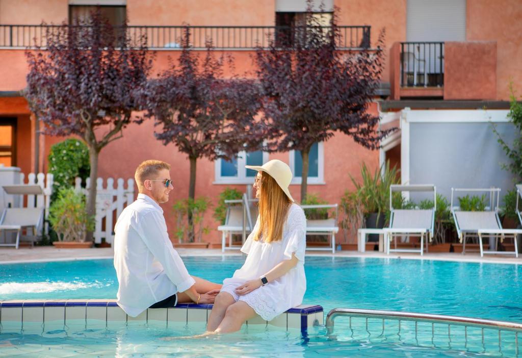 Bazén v ubytování Hotel Piccadilly nebo v jeho okolí