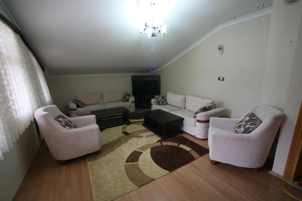 Uzungol Apart - Three-Bedroom Apartment