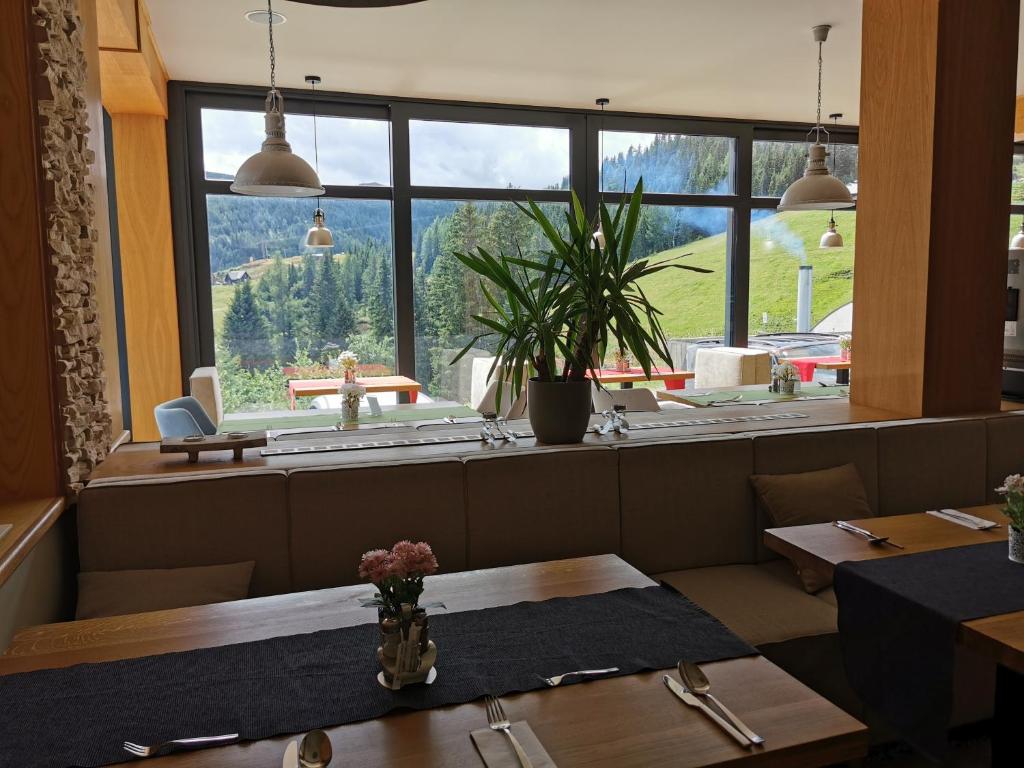 Restaurace v ubytování Alpengasthof Tanzstatt