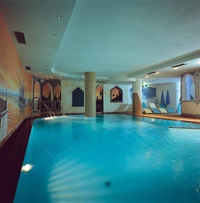 Bazén v ubytování Hotel Alba Wellness & Spa nebo v jeho okolí