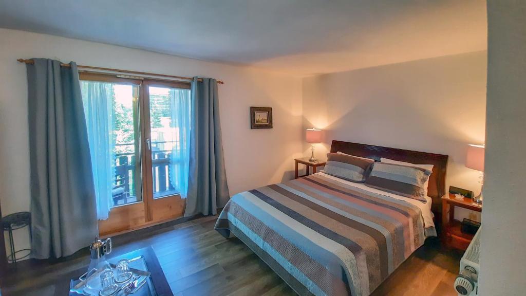 Postel nebo postele na pokoji v ubytování Edelweiss Inn Nova Scotia