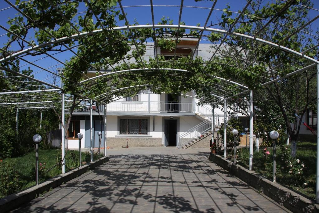Edifici on està situat l'hostal o pensió
