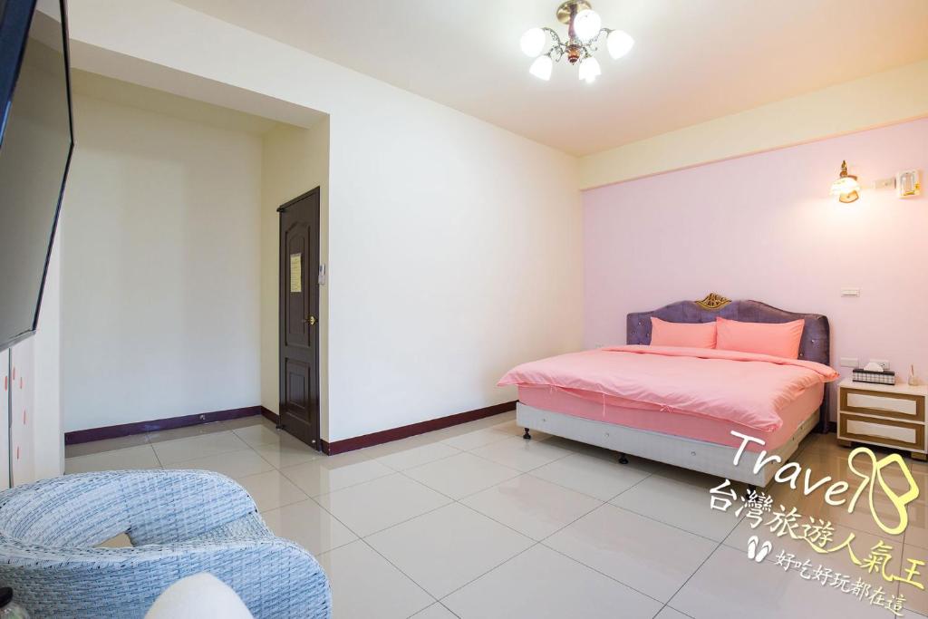 Postel nebo postele na pokoji v ubytování Hometown Times Homestay