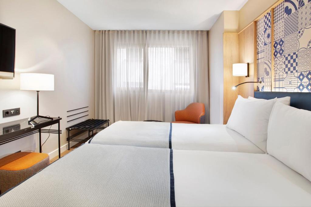 Cama o camas de una habitación en Eurostars Guadalquivir
