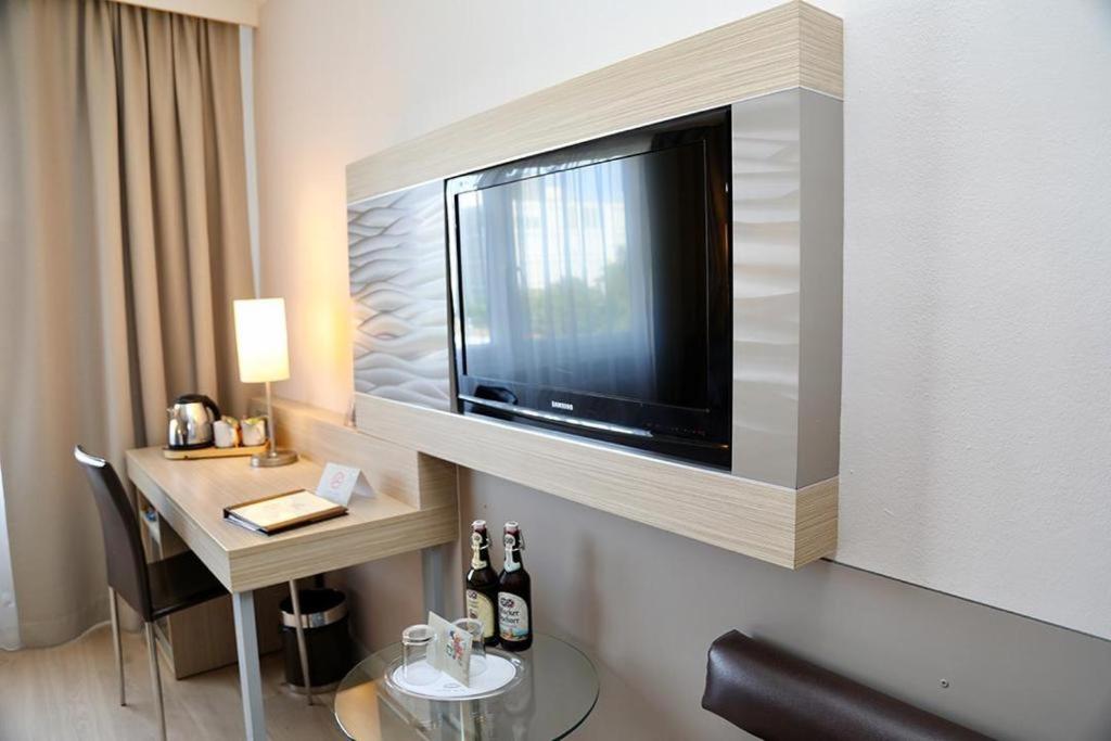 TV a/nebo společenská místnost v ubytování Hotel New Orly