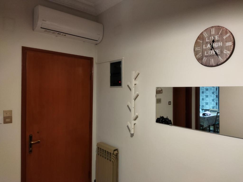 Telewizja i/lub zestaw kina domowego w obiekcie Meteoron Guesthouse