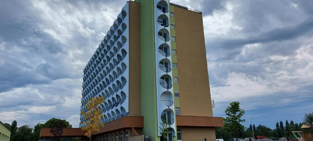 Budova, v ktorej sa apartmán nachádza