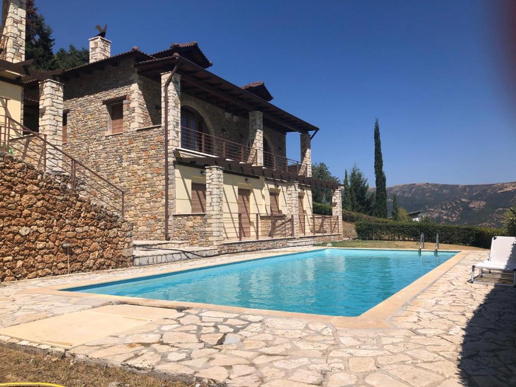 Foto dalla galleria di Luxurious Maisonette in the countryside with a pool a Kalavrita