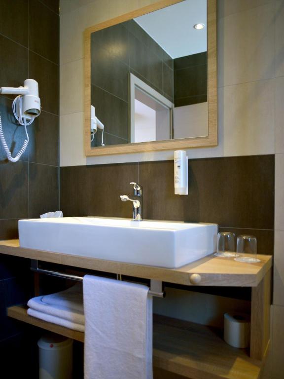 Koupelna v ubytování R & J Hotel