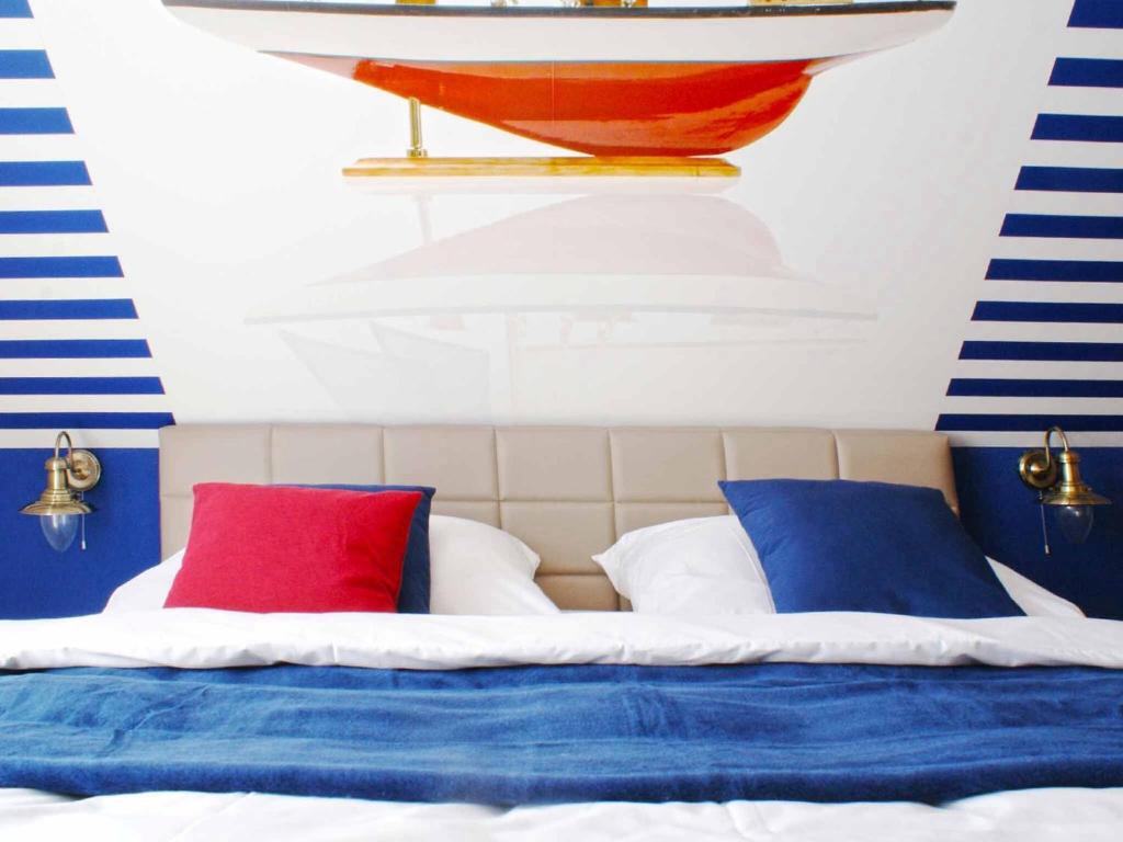 Postel nebo postele na pokoji v ubytování R & J Hotel