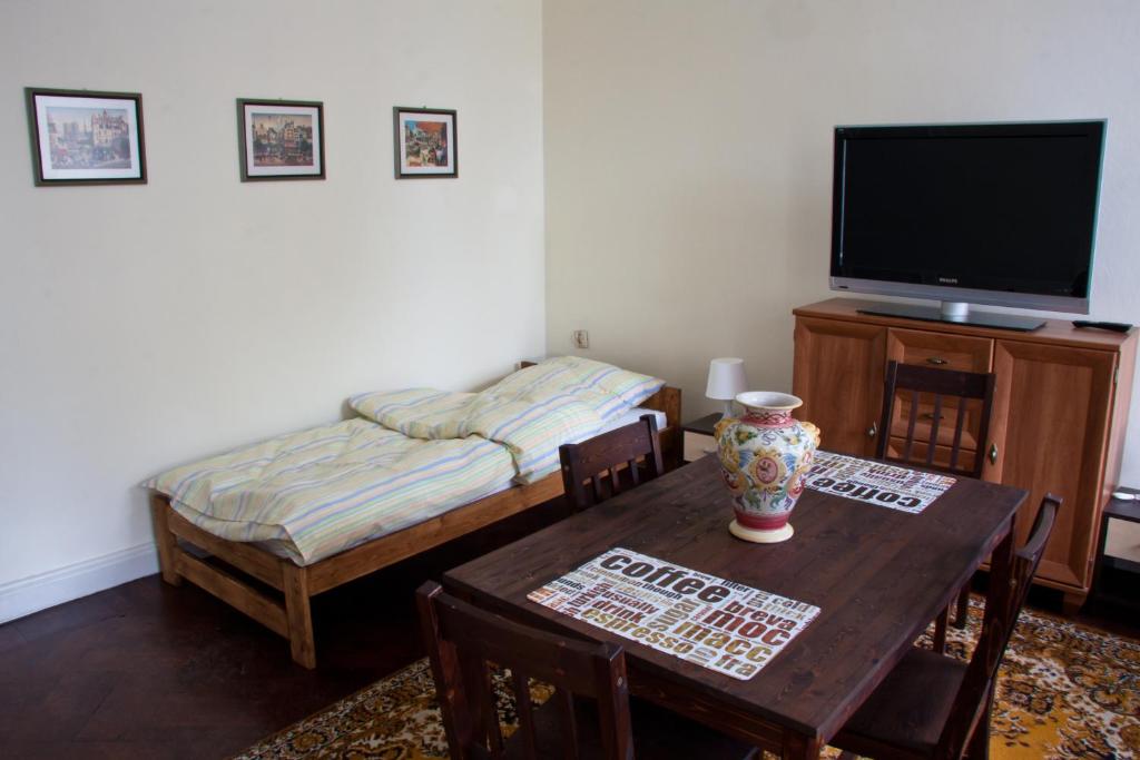 Televízia a/alebo spoločenská miestnosť v ubytovaní Villa Oliva