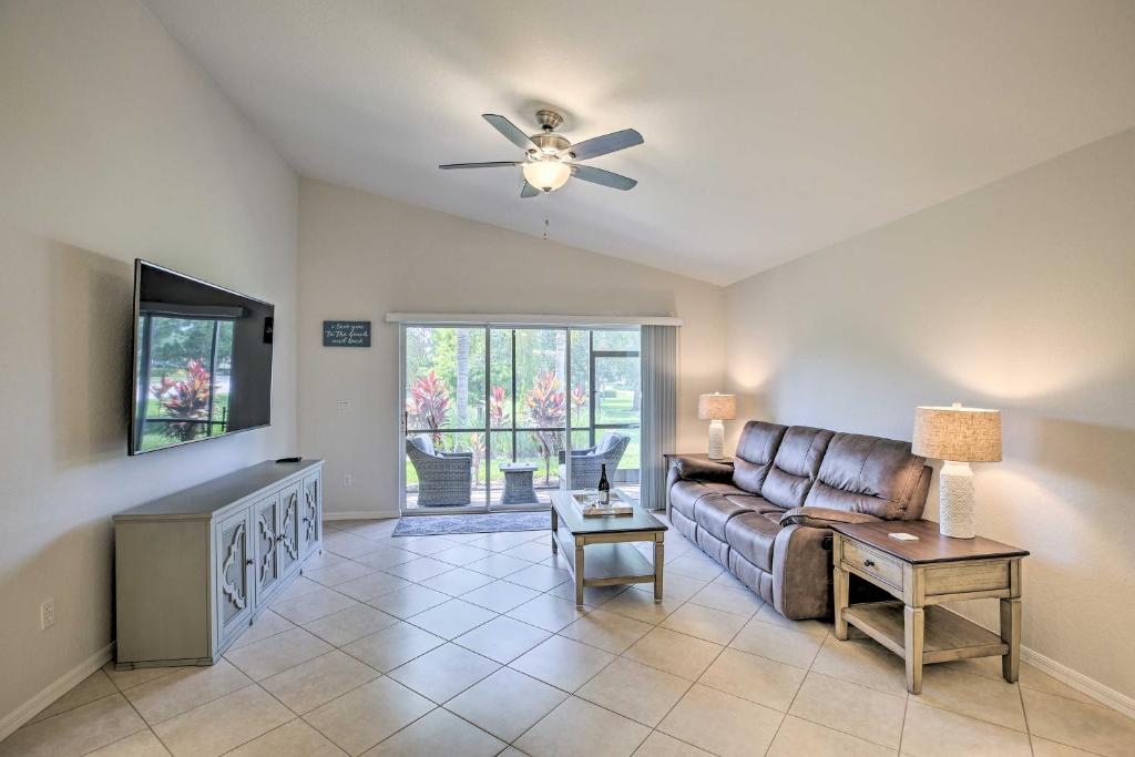 Bright and Airy Fort Myers Home with Pool Access!, Fort Myers Villas