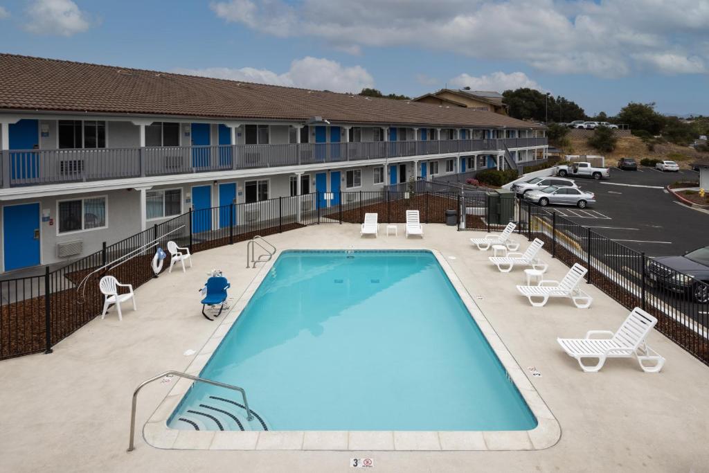Days Inn by Wyndham Arroyo Grande Pismo Beach photo