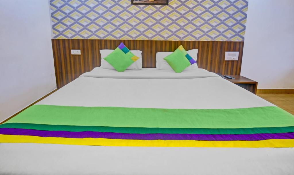 Postel nebo postele na pokoji v ubytování Itsy Hotels Igloo Residency Raja Seat