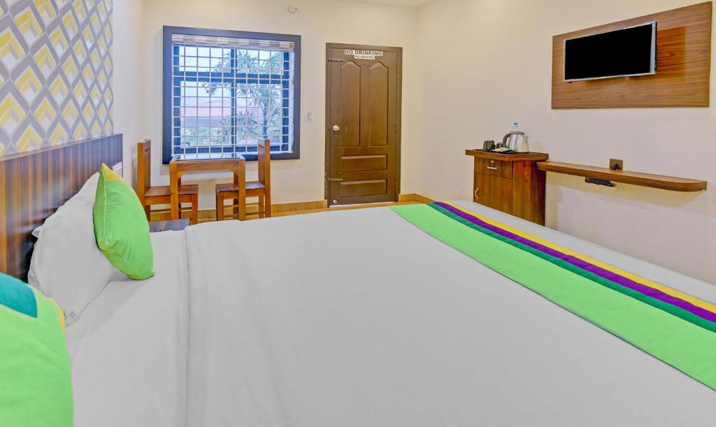 TV a/nebo společenská místnost v ubytování Itsy Hotels Igloo Residency Raja Seat