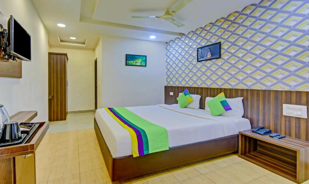 TV a/nebo společenská místnost v ubytování Itsy Hotels Igloo Residency Raja Seat