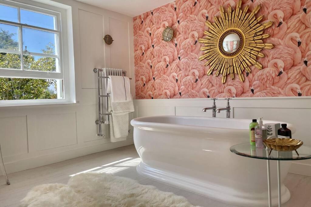 Beautiful coastal townhouse with parking - Oyster House