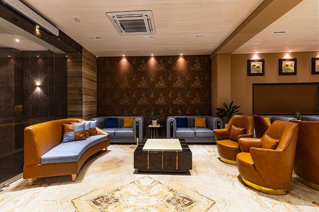 Posezení v ubytování Regenta Inn Sambalpur, Farm Road