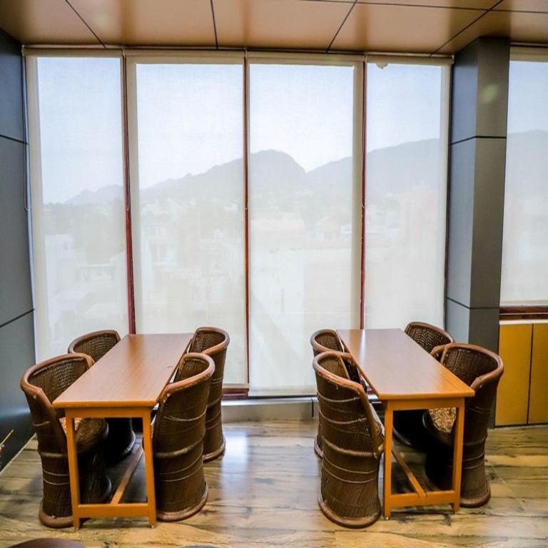 Nespecifikovaný výhled na hory nebo výhled na hory při pohledu z hotelu