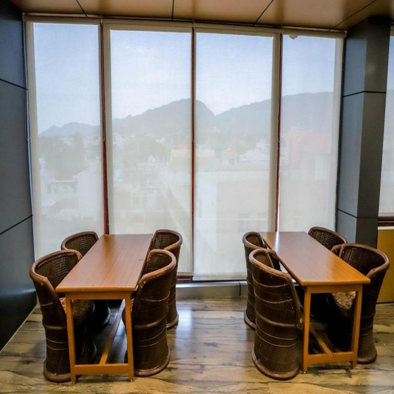 Nespecifikovaný výhled na hory nebo výhled na hory při pohledu z hotelu